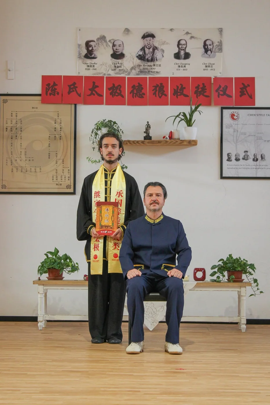 Samuele Contessa con il maestro Giuseppe Paterniti dopo la cerimonia